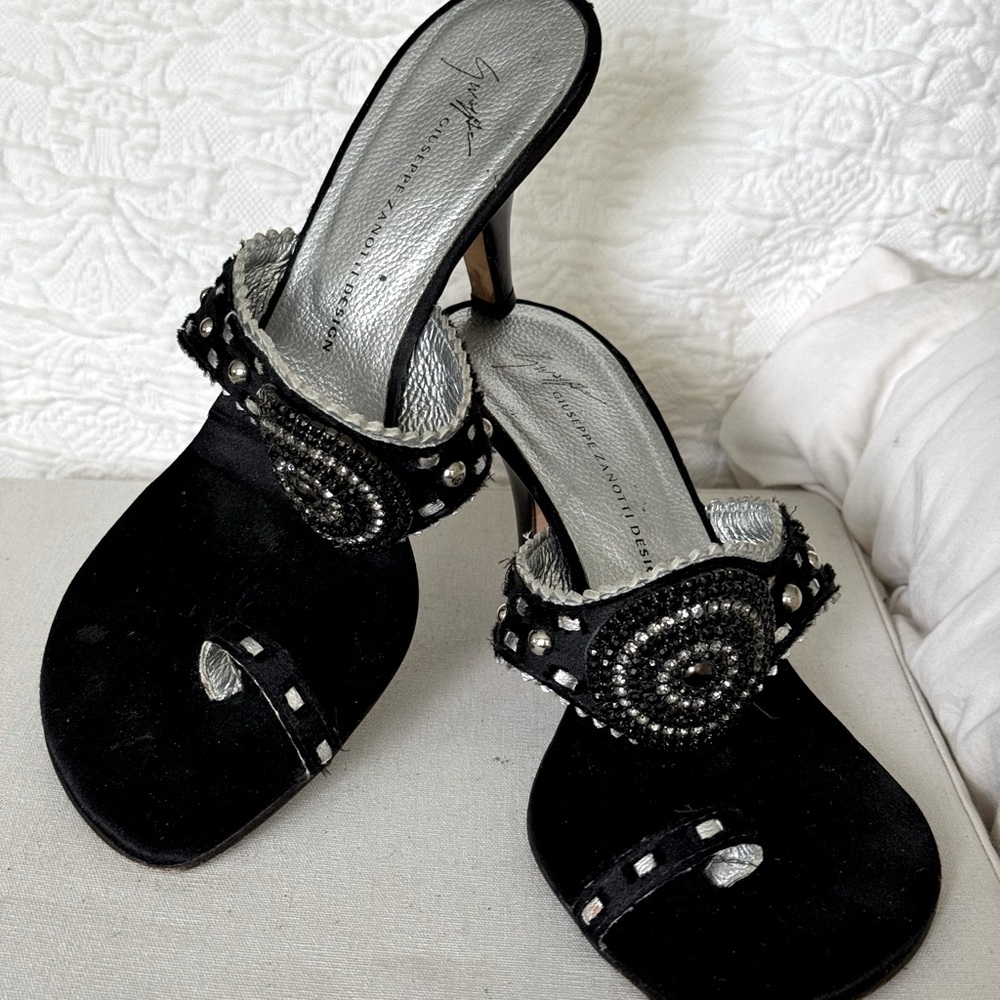 Giuseppe Zanotti - Black and bejeweled with toe loop and kitten heel sandals.